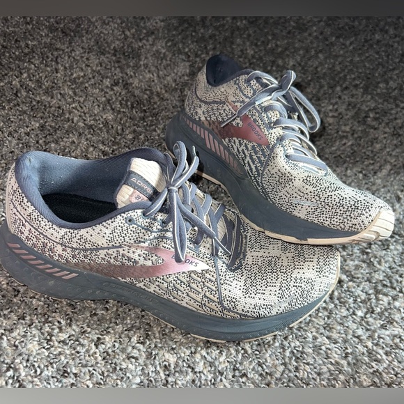 Brooks Adrenaline 21 - Picture 1 of 9